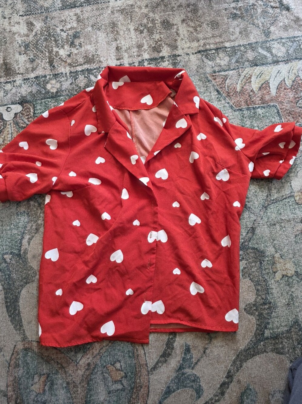 Red Heart-Print Women's Blouse - Casual Short-Sleeve Top